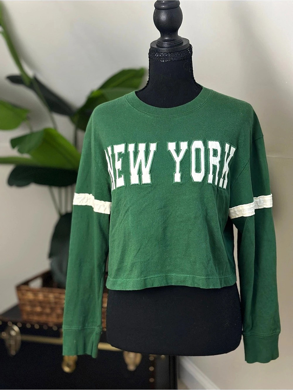 Zara New York Graphic Cropped Top in Green Size Medium